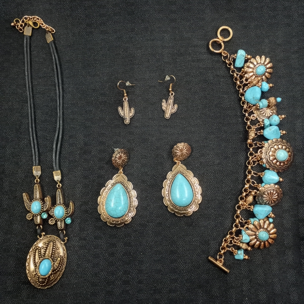 A turquoise necklace bracelet and earring set